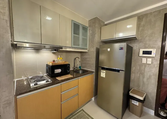 Industrial Chic In Mckinley Hill Walk To Venice Mall Apartment