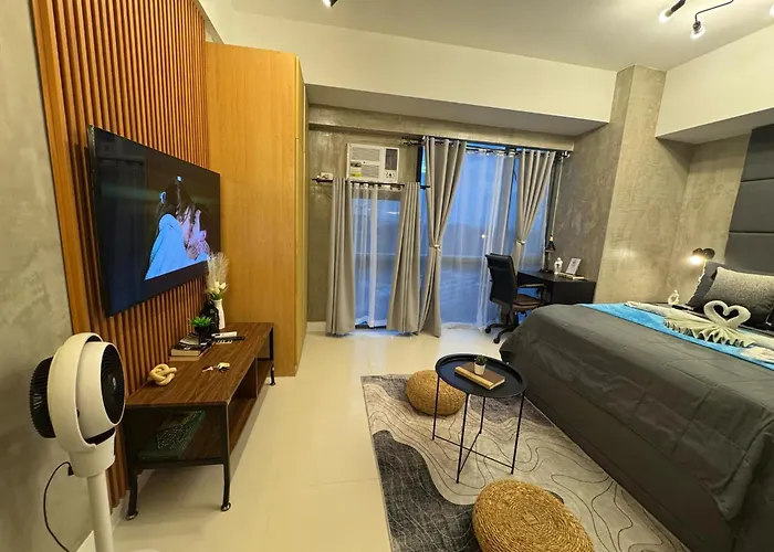 Industrial Chic In Mckinley Hill Walk To Venice Mall *