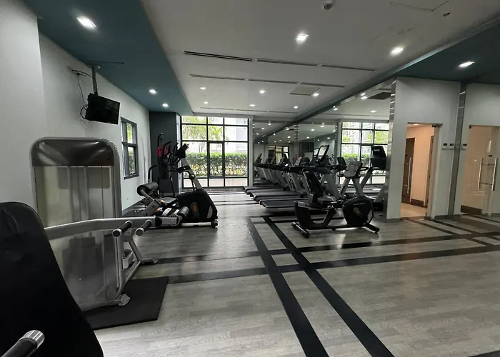Industrial Chic In Mckinley Hill Walk To Venice Mall *