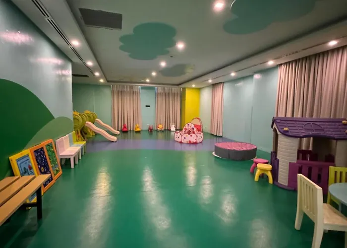 Industrial Chic In Mckinley Hill Walk To Venice Mall * Manila