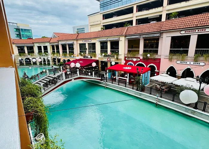 Apartment Industrial Chic In Mckinley Hill Walk To Venice Mall *