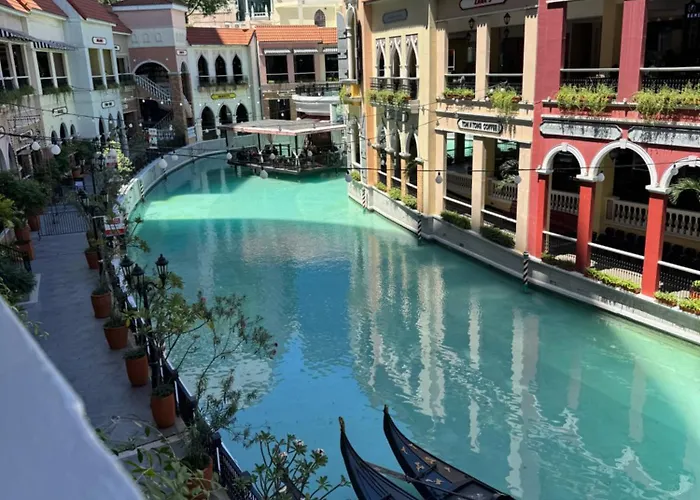Industrial Chic In Mckinley Hill Walk To Venice Mall * Manila
